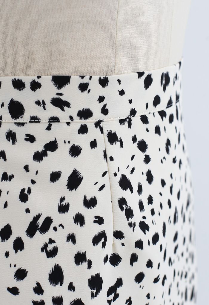 Irregular Dots Print Bud Skirt in Ivory