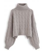 Suéter corto de punto trenzado con cuello alto en gris topo